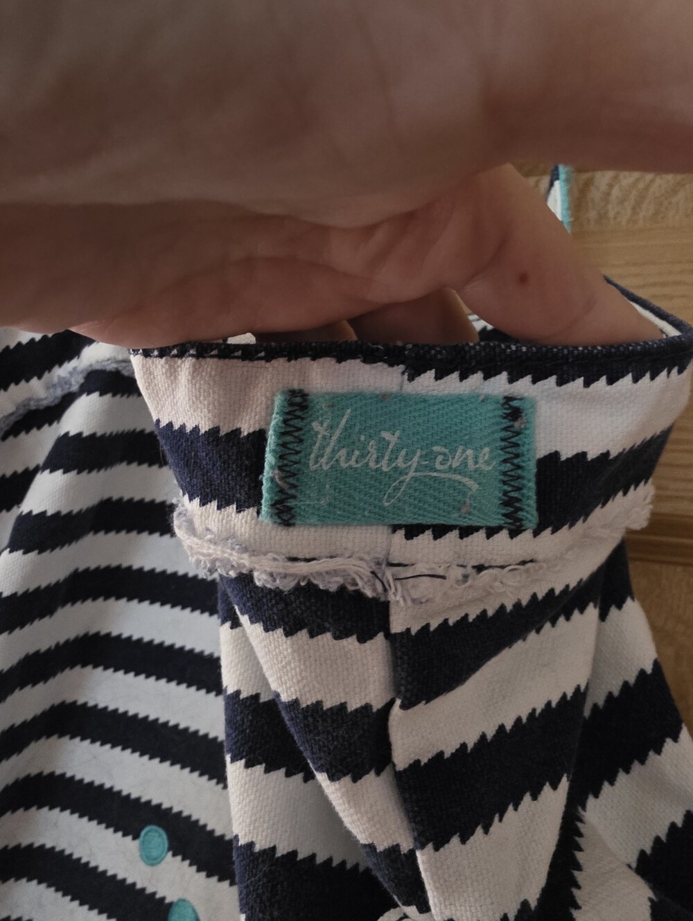 Thirty-One Retro Metro Tote With Crossbody Strap View 4